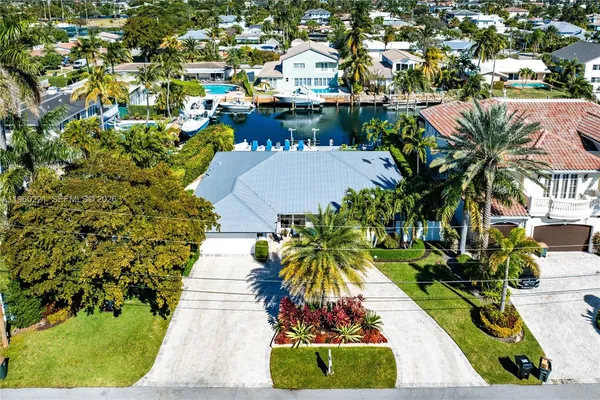 a picture of houses with yard