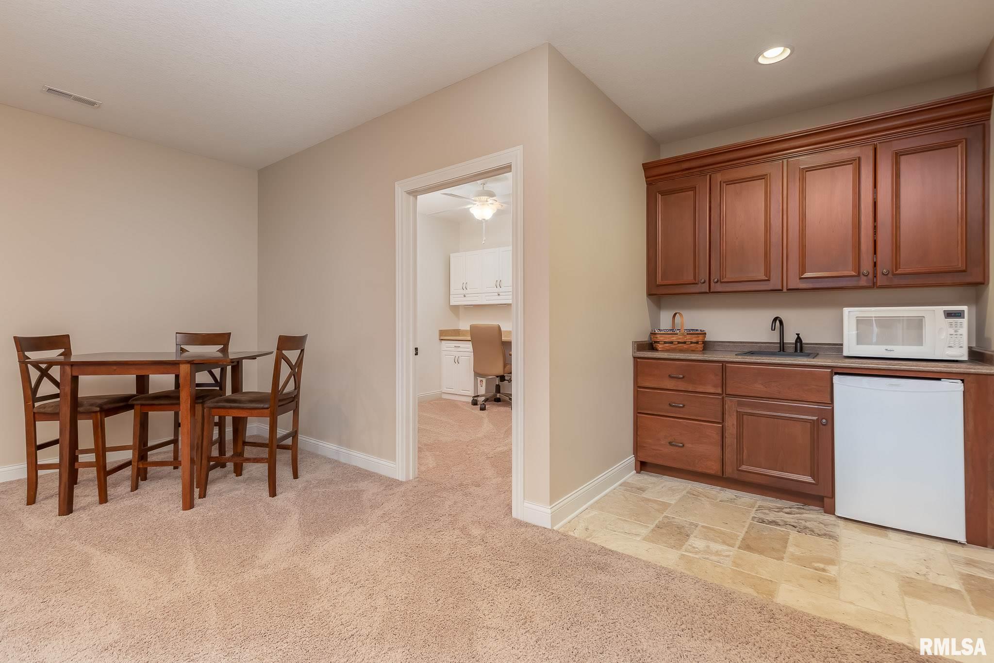 3214 Westminster Road Bettendorf, IA 52722 - Photo 35 of 44 Gallery Image 35