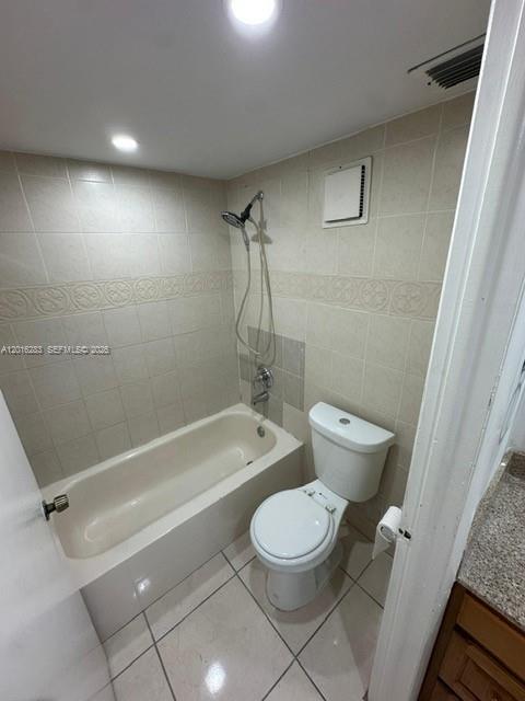 10975 Southwest 107th Street, Unit 110 Miami, FL 33176 - Photo 17 of 26 a bathroom with a toilet a sink and bathtub