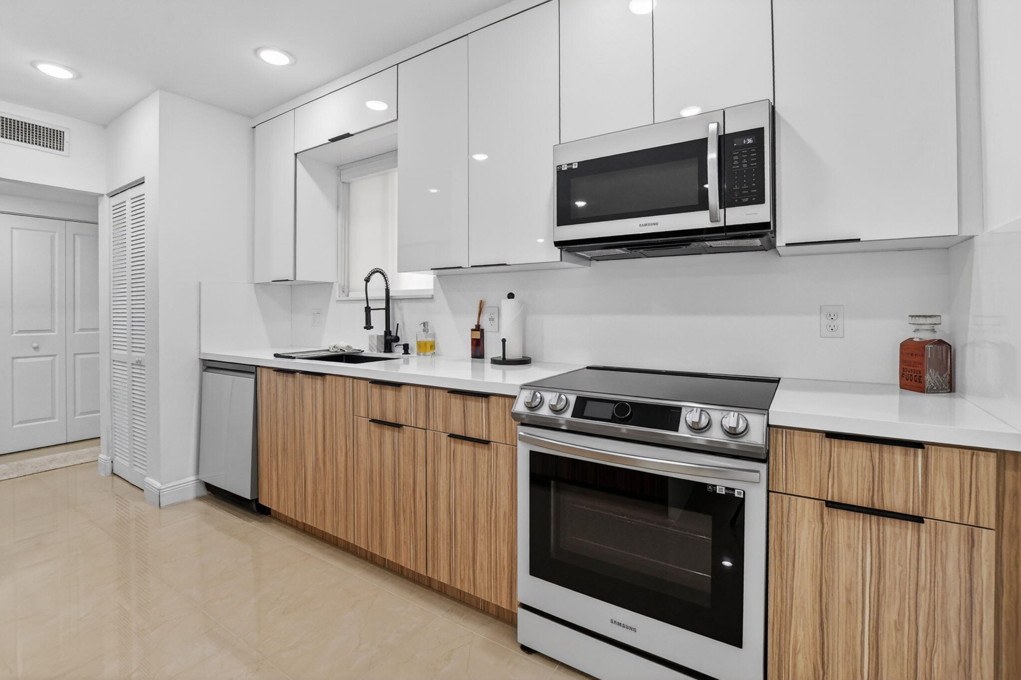 6335 Longboat Lane West, Unit E104 Boca Raton, FL 33433 - Photo 3 of 46 Kitchen