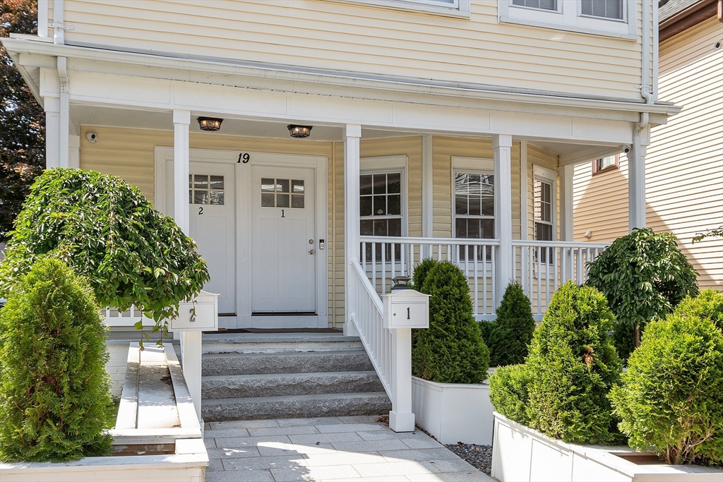 19 Conwell Street, Unit 1 Somerville, MA 02143 - Photo 30 of 32