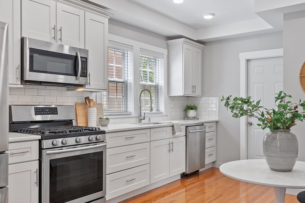 19 Conwell Street, Unit 1 Somerville, MA 02143 - Photo 3 of 32