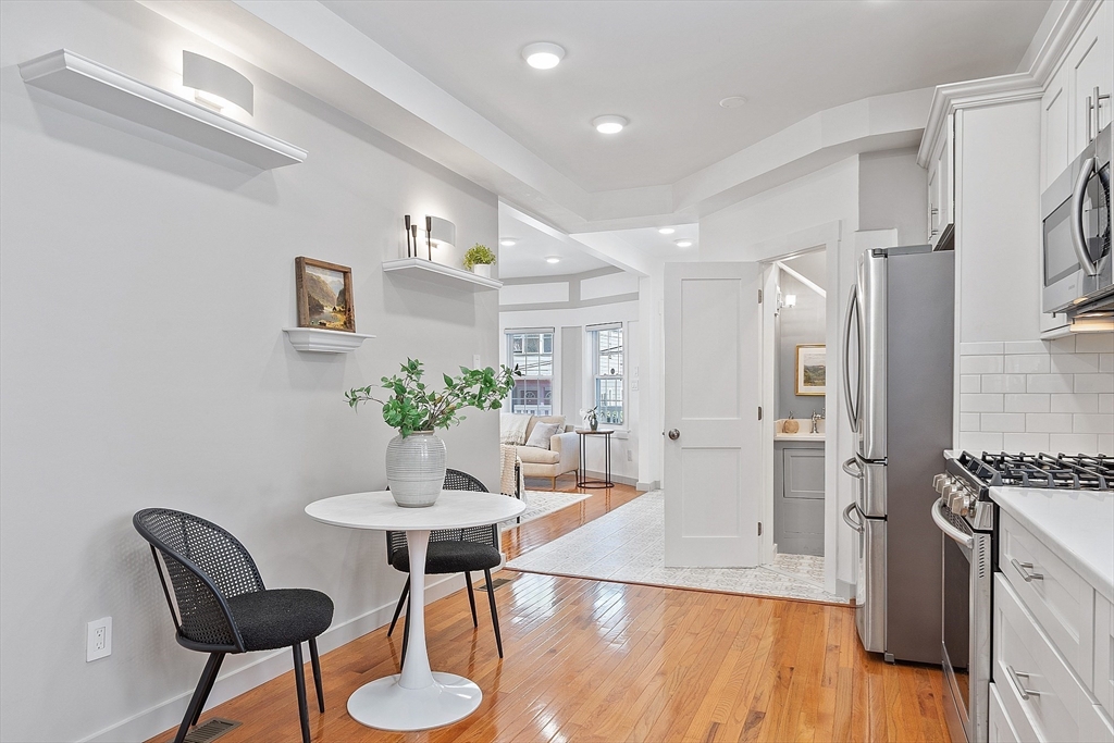 19 Conwell Street, Unit 1 Somerville, MA 02143 - Photo 4 of 32