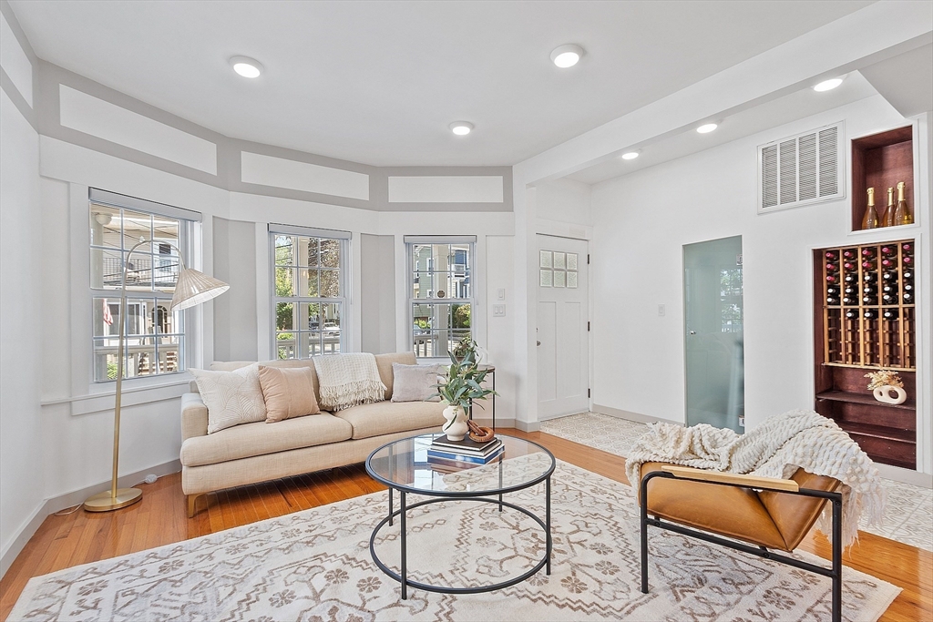 19 Conwell Street, Unit 1 Somerville, MA 02143 - Photo 9 of 32