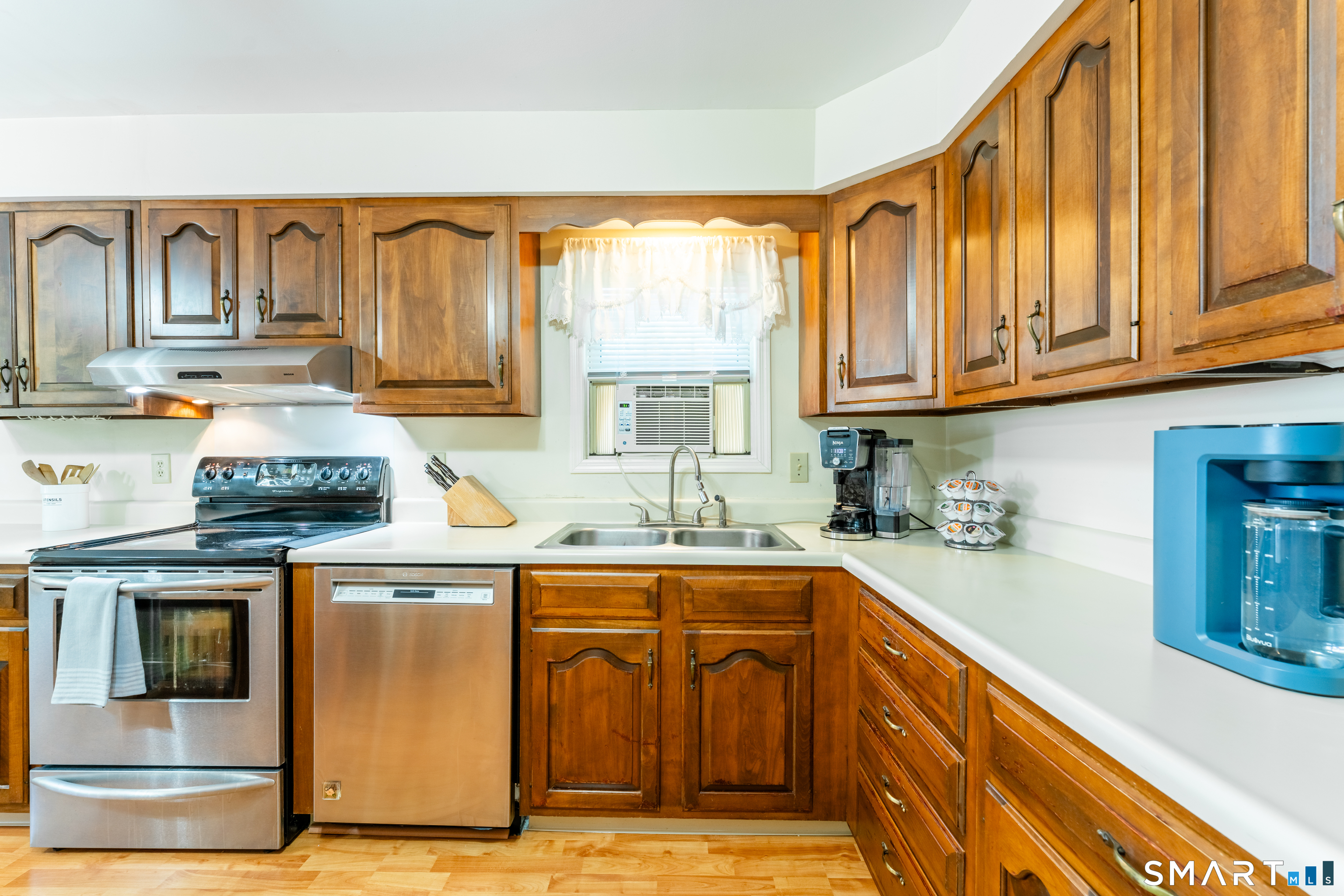 476 Noank Ledyard Road Groton, CT 06355 - Photo 14 of 37
