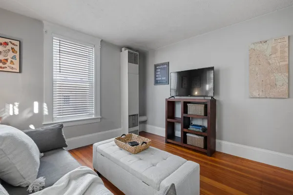 $2,200 | 65 South Elm Street, Unit 2, Manchester, NH 03103