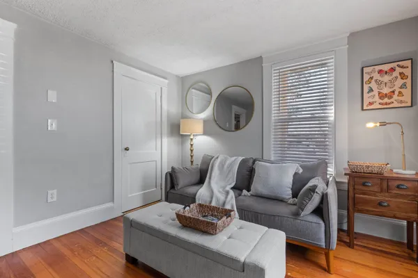 $2,200 | 65 South Elm Street, Unit 2, Manchester, NH 03103