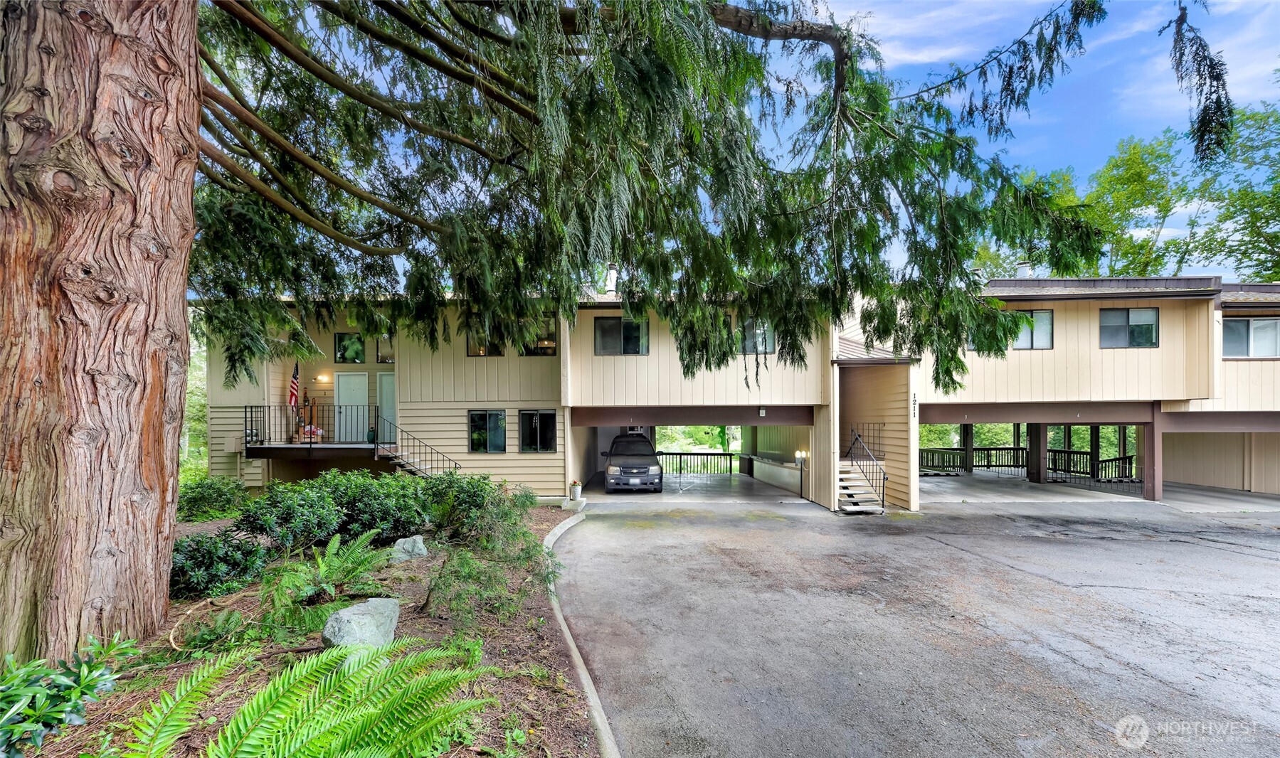 1211 North 8th Street, Unit 2 Mount Vernon, WA 98273 - Photo 37 of 38 front view of a house with a yard