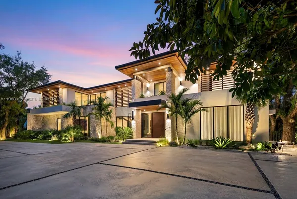 $22,000,000 | 5545 Southwest 81st Terrace, Miami, FL 33143