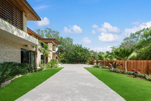 $22,000,000 | 5545 Southwest 81st Terrace, Miami, FL 33143