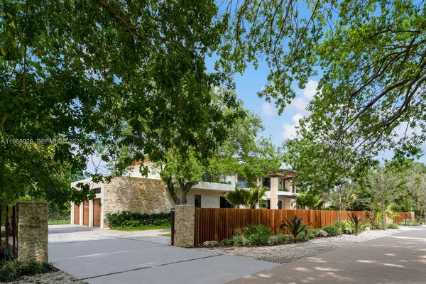 $22,000,000 | 5545 Southwest 81st Terrace, Miami, FL 33143