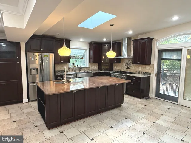 $1,600,000 | 11512 Le Havre Drive, Potomac, MD 20854