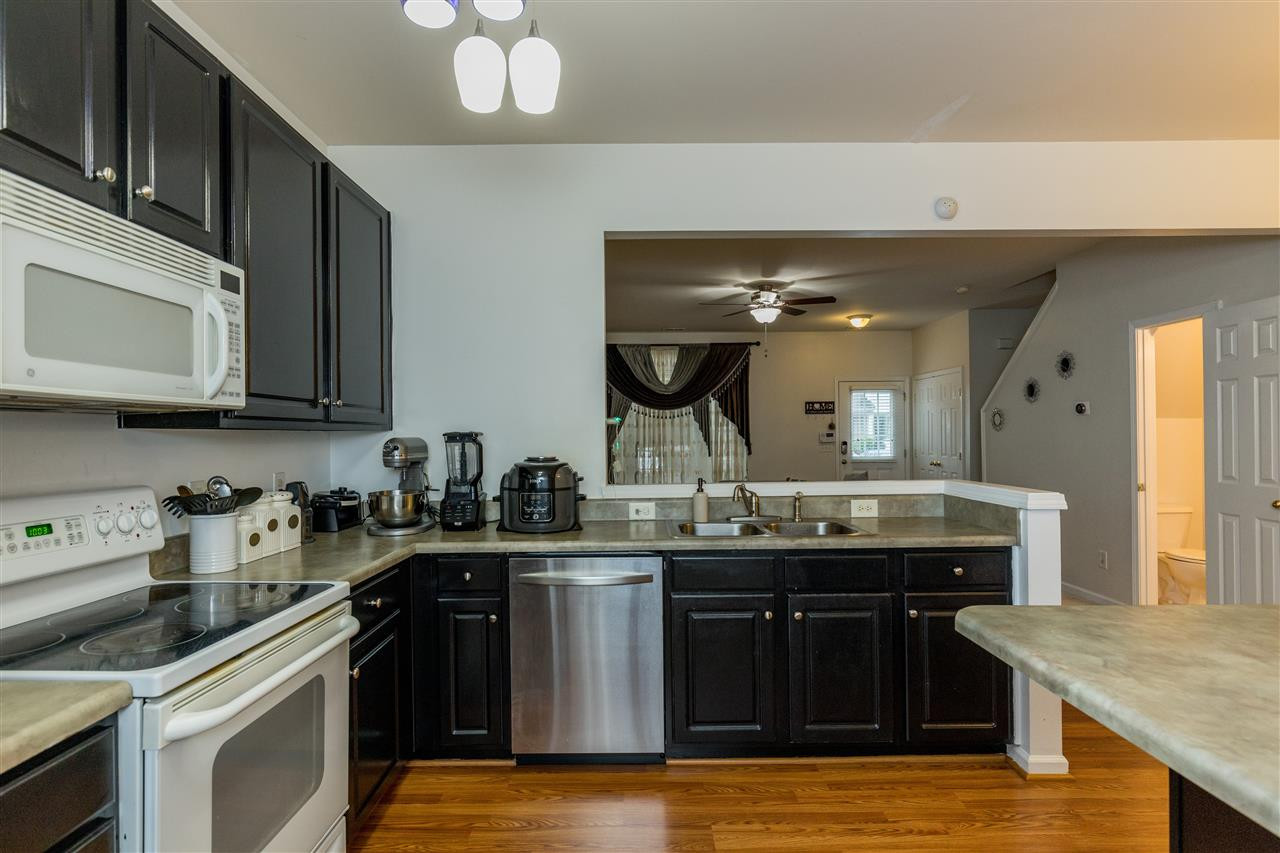 8520 Bright Loop Raleigh, NC 27613 - Photo 14 of 28 Kitchen