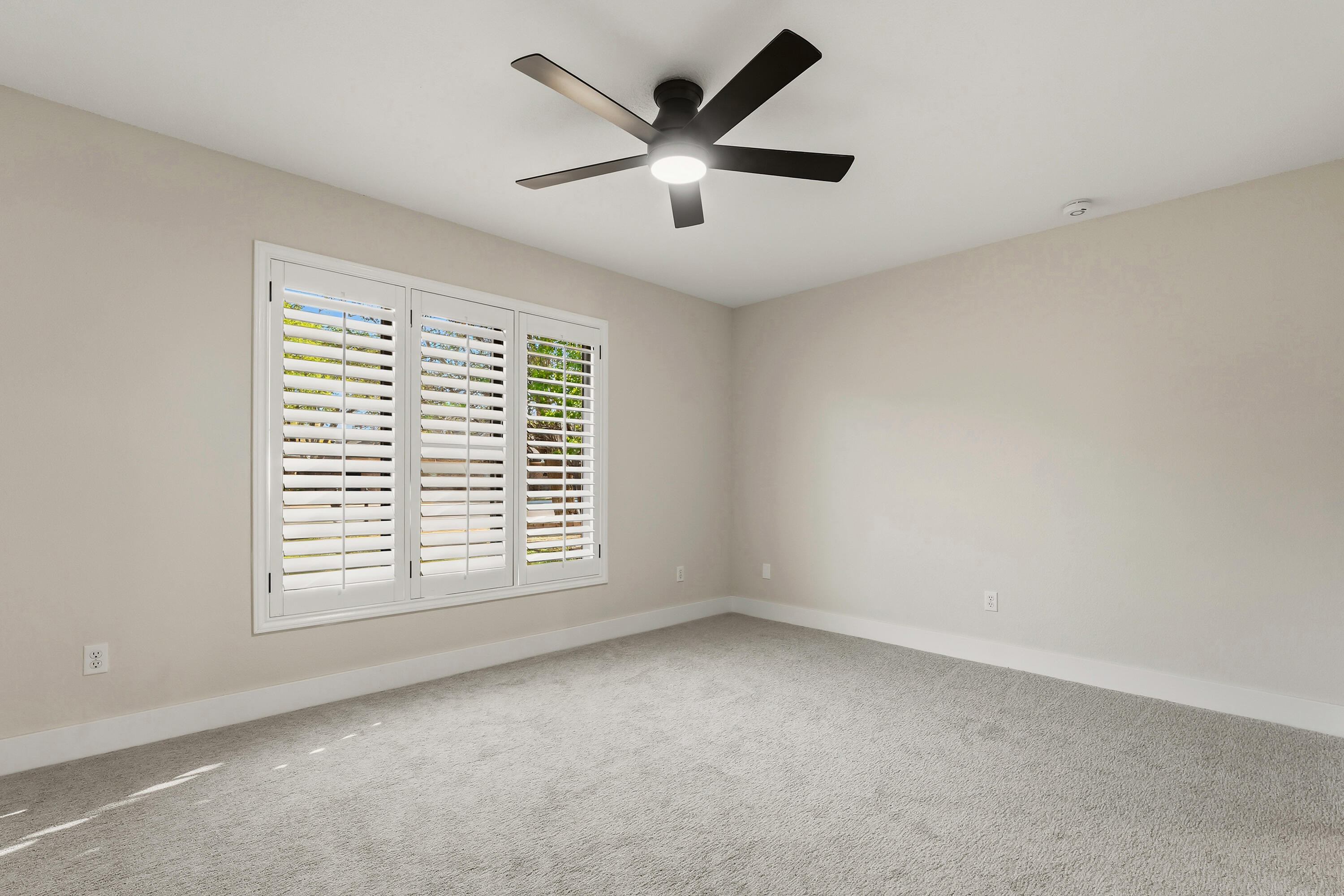 5002 94th Street Lubbock, TX 79424 - Photo 22 of 30 an empty room with ceiling fan and windows