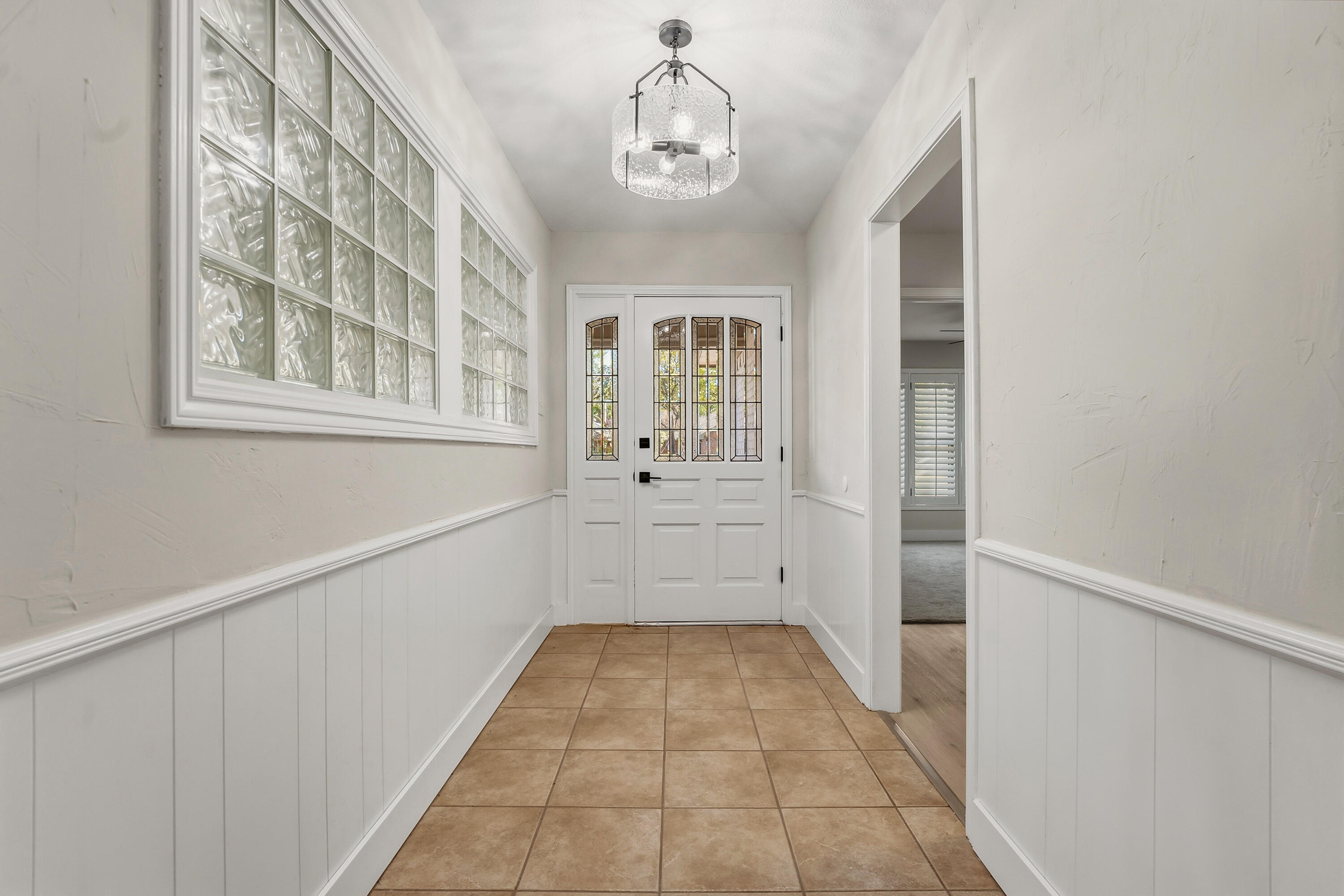 5002 94th Street Lubbock, TX 79424 - Photo 4 of 30 a view of a hallway with windows