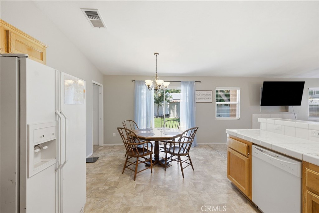 5716 March Meadows Way Bakersfield, CA 93313 - Photo 19 of 47