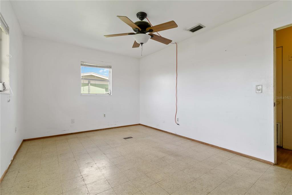417 Glen Oak Road Venice, FL 34293 - Photo 7 of 28 Primary Bedroom