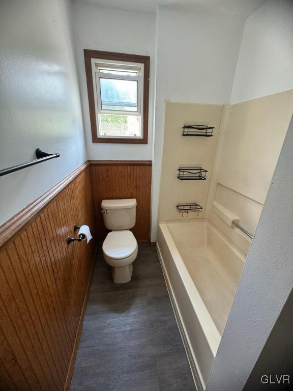 134 West Ridge Street Coaldale, PA 18218 - Photo 22 of 31 a bathroom with a bathtub and toilet