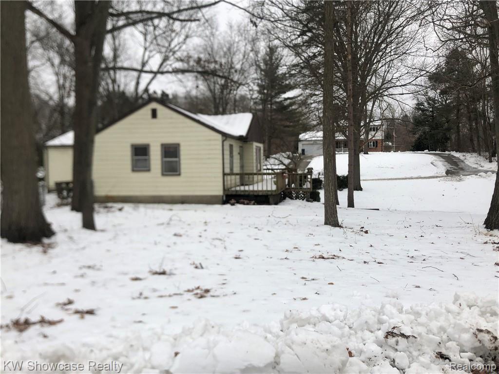 2640 Ridge Road White Lake, MI 48383 - Photo 30 of 34 B5B897C7-F1F1-4C19-882F-35ECE79B2190.jpeg