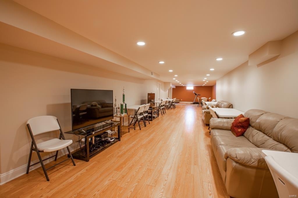 318 South Spoede Road Creve Coeur, MO 63141 - Photo 22 of 29 Gallery Image 22