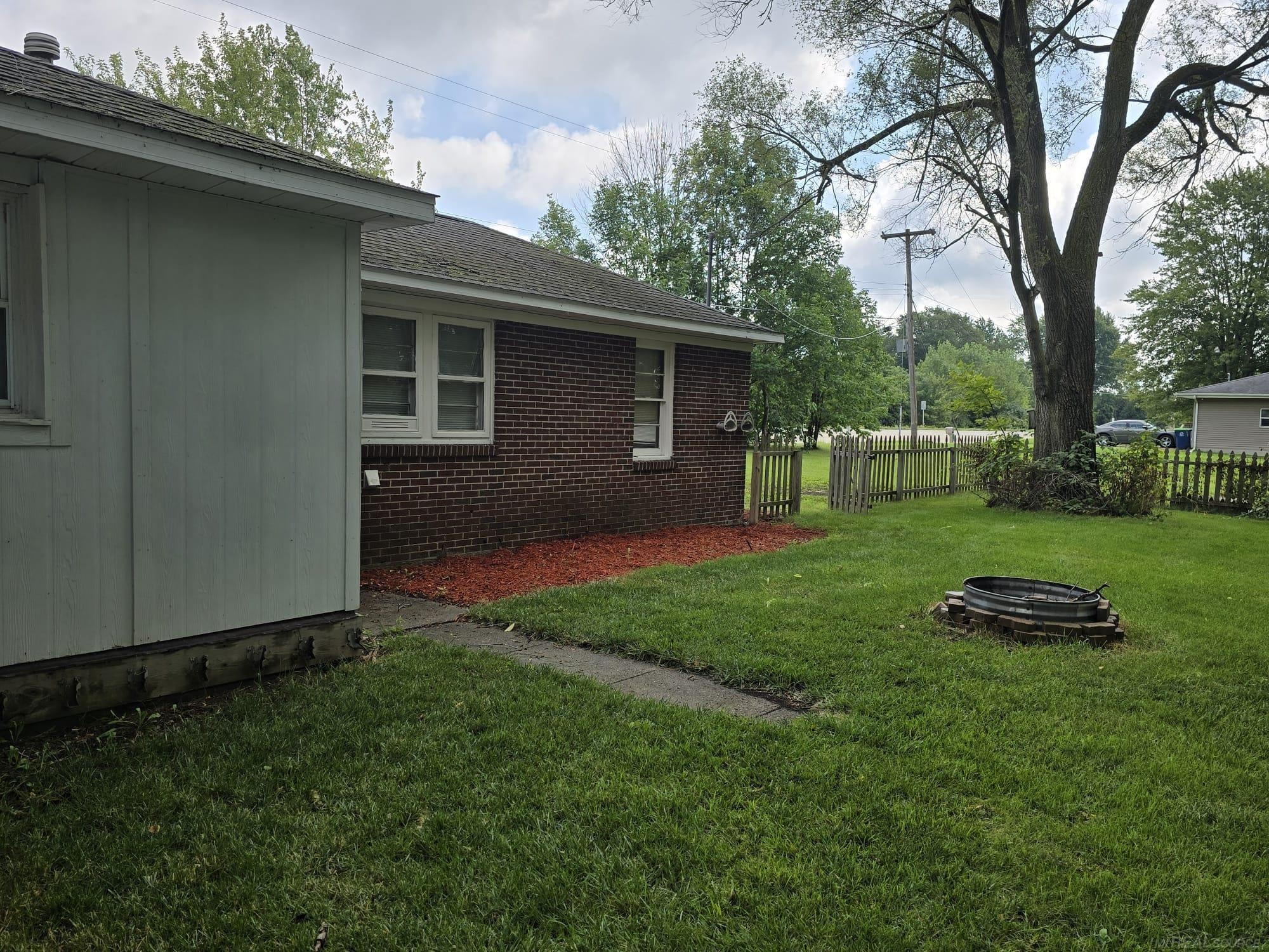 4105 Midland Road Saginaw, MI 48603 - Photo 23 of 25 50186249-a4cd6d7b-2c0e-4ad2-8277-de18be2a1002.JPG