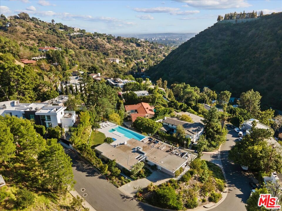 1650 Clear View Drive Beverly Hills, CA 90210 - Photo 30 of 31