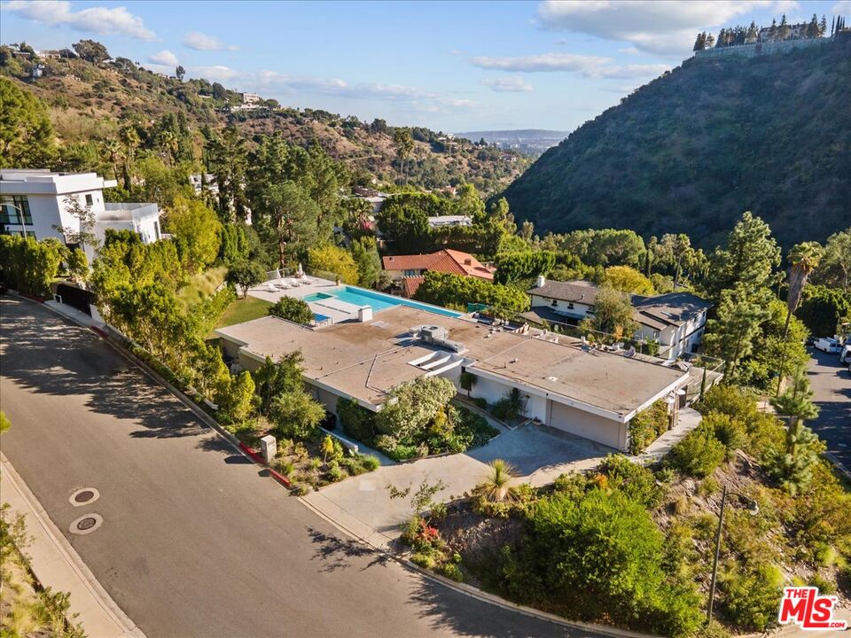 1650 Clear View Drive Beverly Hills, CA 90210 - Photo 31 of 31 a view of a city