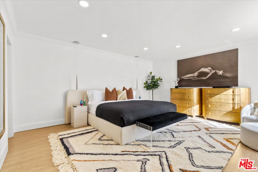 1650 Clear View Drive Beverly Hills, CA 90210 - Photo 10 of 31 a living room with a couch