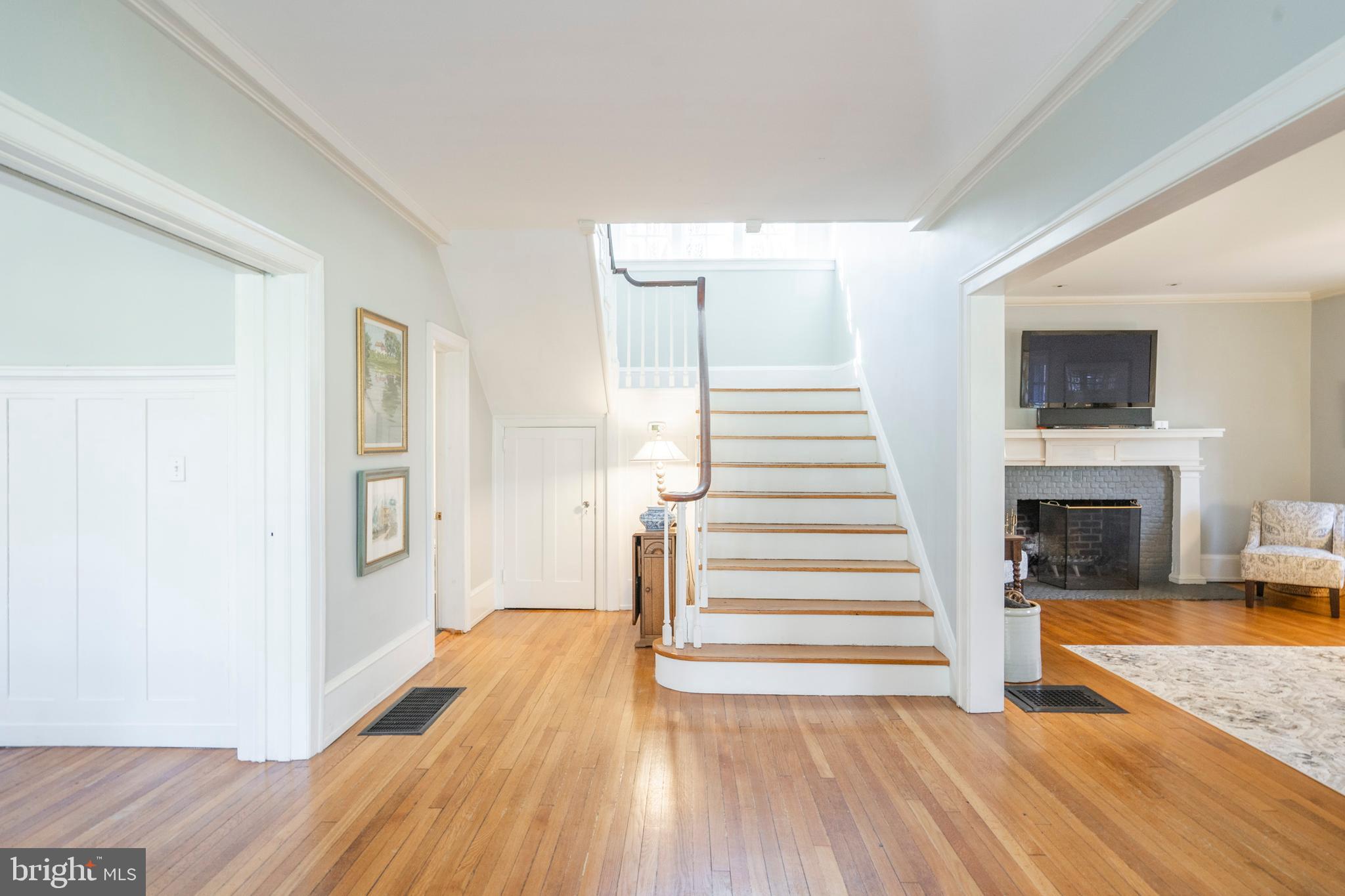 129 Valley Road Ardmore, PA 19003 - Photo 5 of 54 Foyer