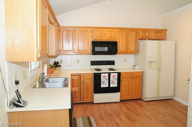 305 Stapleton Way High Point, NC 27265 - Photo 4 of 9 Kitchen