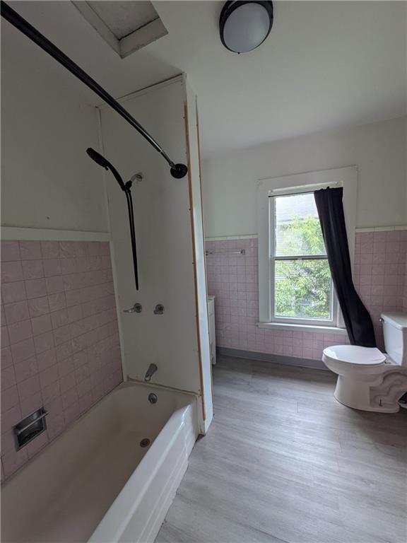 508 Electric Street New Castle, PA 16101 - Photo 10 of 14 a bathroom with a tub sink and a toilet