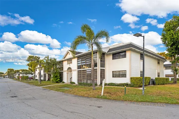 $2,250 | 18845 Northwest 62nd Avenue, Unit 205, Hialeah, FL 33015