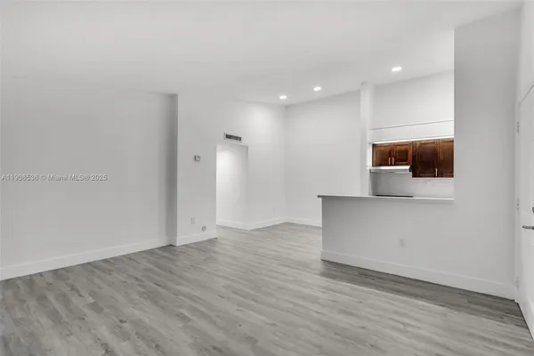 $2,250 | 18845 Northwest 62nd Avenue, Unit 205, Hialeah, FL 33015