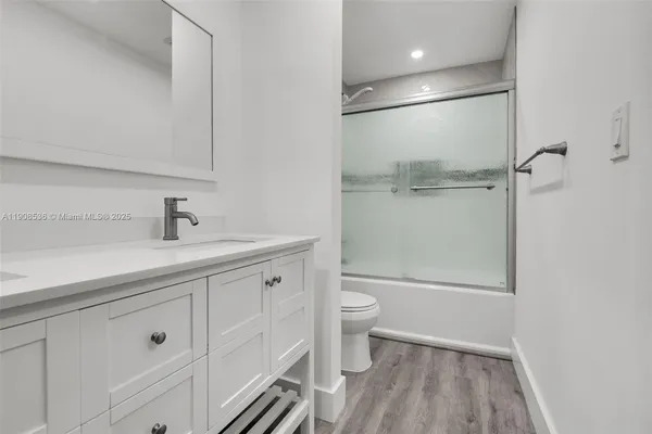 $2,250 | 18845 Northwest 62nd Avenue, Unit 205, Hialeah, FL 33015