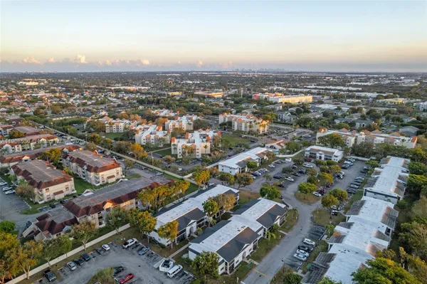 $2,250 | 18845 Northwest 62nd Avenue, Unit 205, Hialeah, FL 33015