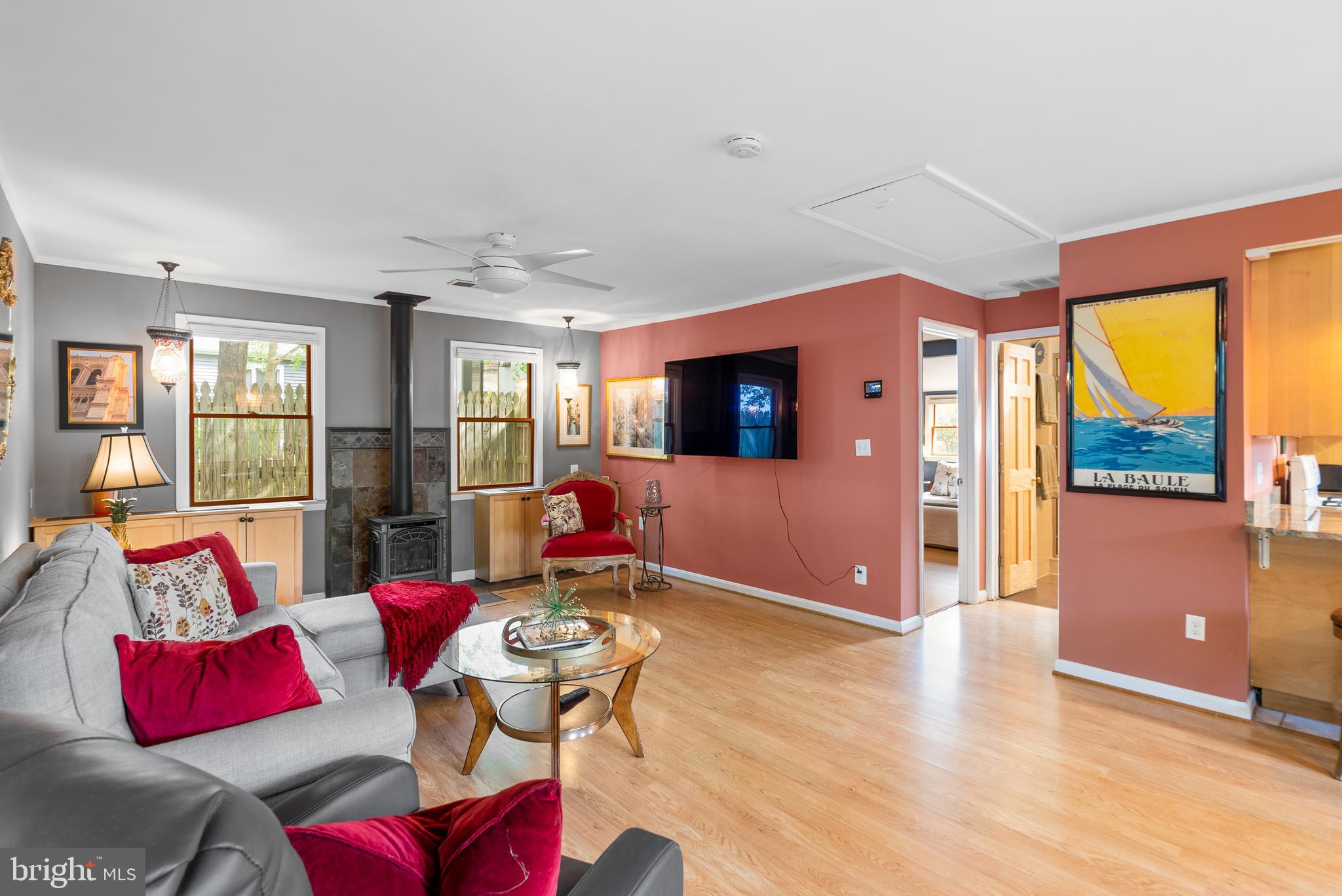 3 McKay Circle Cabin John, MD 20818 - Photo 17 of 52 Living Room