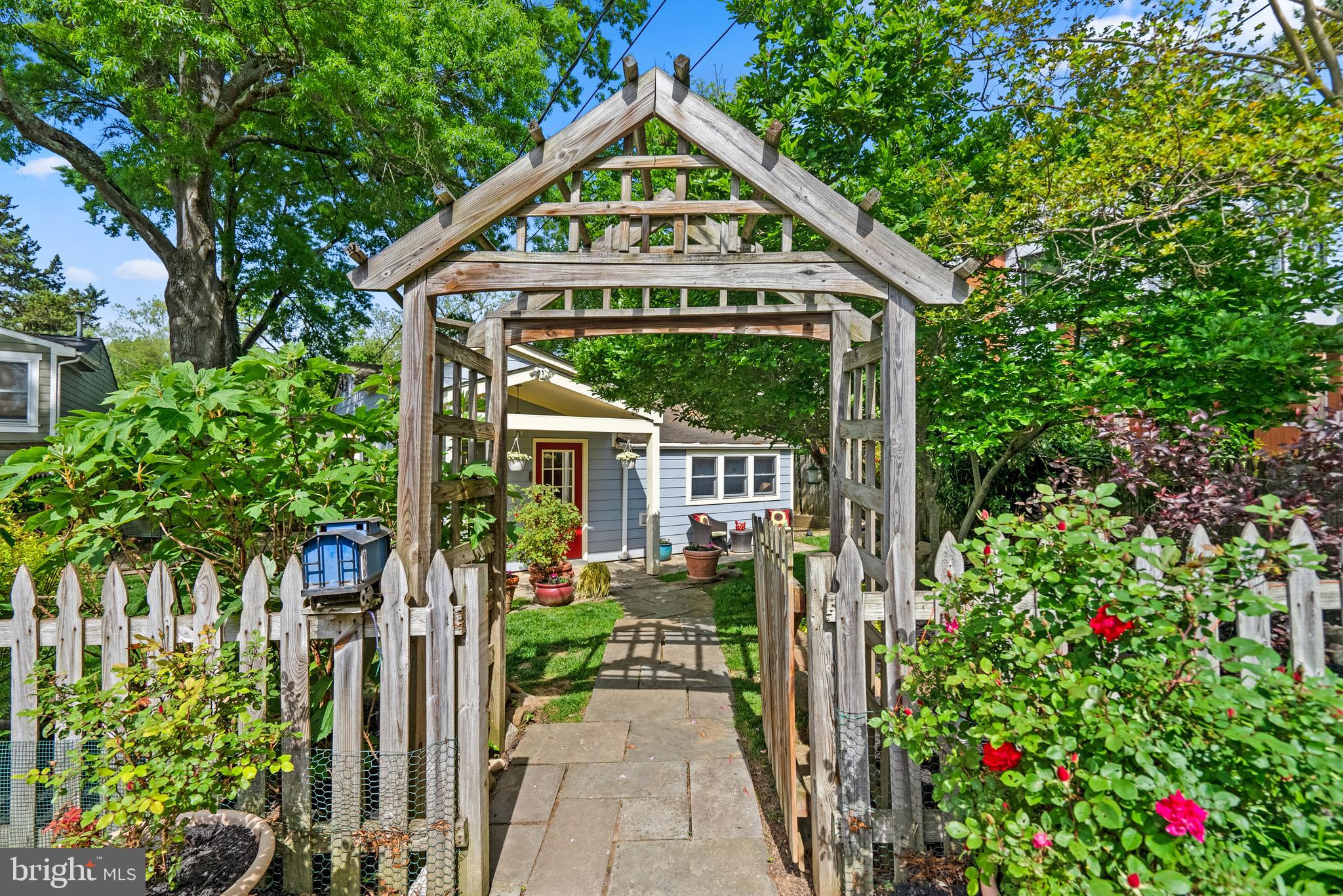 3 McKay Circle Cabin John, MD 20818 - Photo 2 of 52 Welcoming Pergola