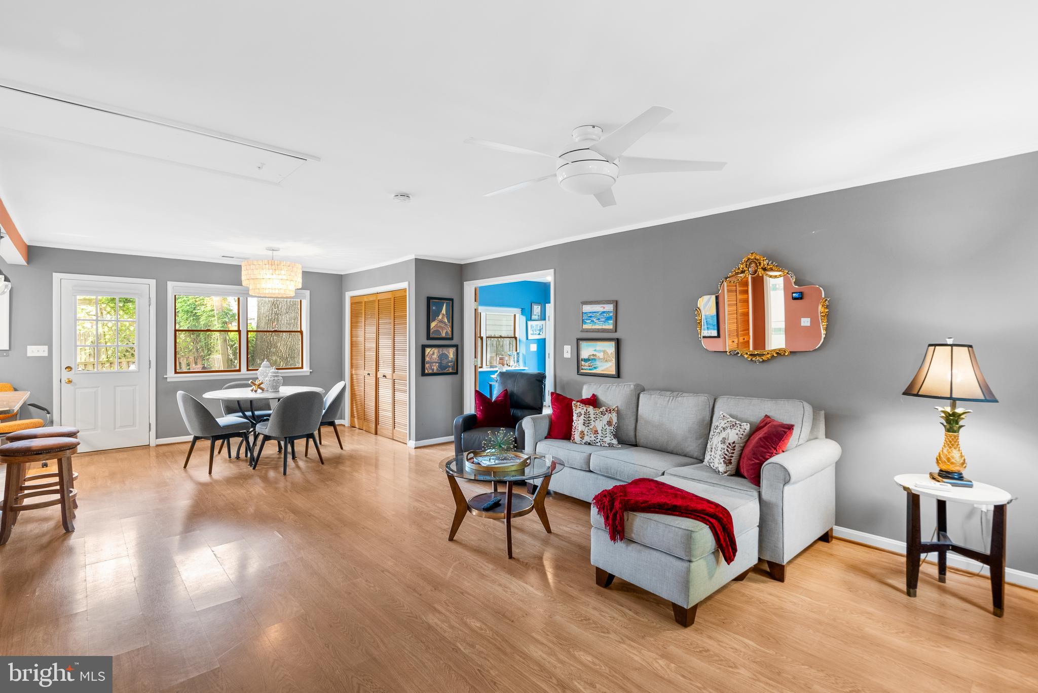 3 McKay Circle Cabin John, MD 20818 - Photo 20 of 52 Living Room