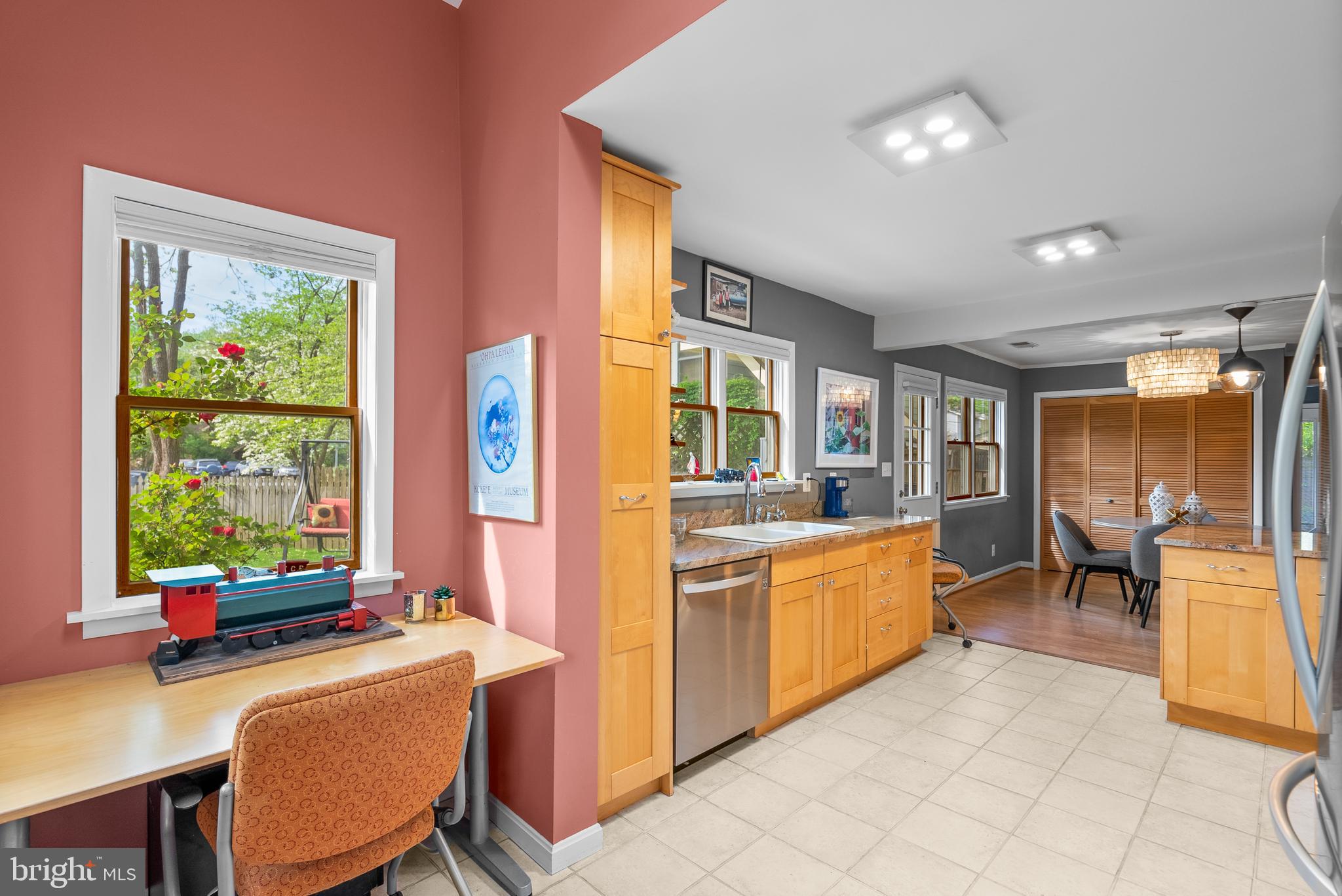 3 McKay Circle Cabin John, MD 20818 - Photo 4 of 52 Entry into Kitchen