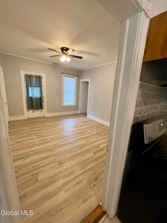 $1,300 | 39 1/2 Milton Avenue, Unit 2 UP, Amsterdam, NY 12010