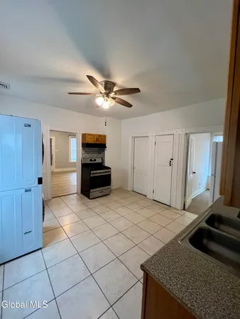 $1,300 | 39 1/2 Milton Avenue, Unit 2 UP, Amsterdam, NY 12010