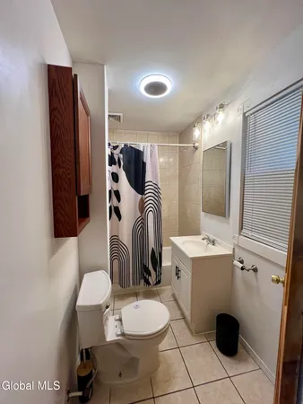 $1,300 | 39 1/2 Milton Avenue, Unit 2 UP, Amsterdam, NY 12010