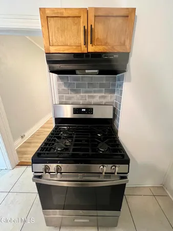 $1,300 | 39 1/2 Milton Avenue, Unit 2 UP, Amsterdam, NY 12010