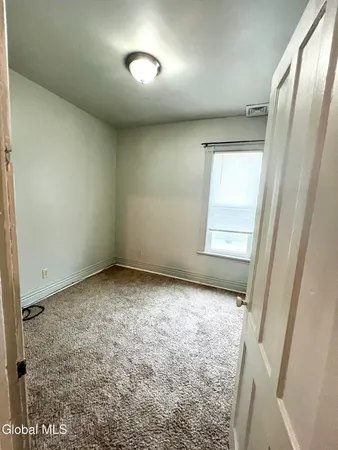 $1,300 | 39 1/2 Milton Avenue, Unit 2 UP, Amsterdam, NY 12010