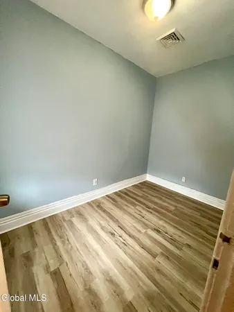 $1,300 | 39 1/2 Milton Avenue, Unit 2 UP, Amsterdam, NY 12010