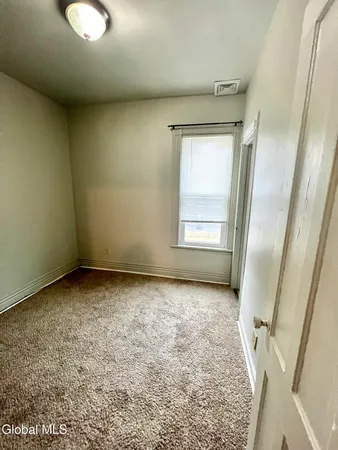 $1,300 | 39 1/2 Milton Avenue, Unit 2 UP, Amsterdam, NY 12010