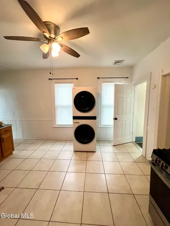 $1,300 | 39 1/2 Milton Avenue, Unit 2 UP, Amsterdam, NY 12010