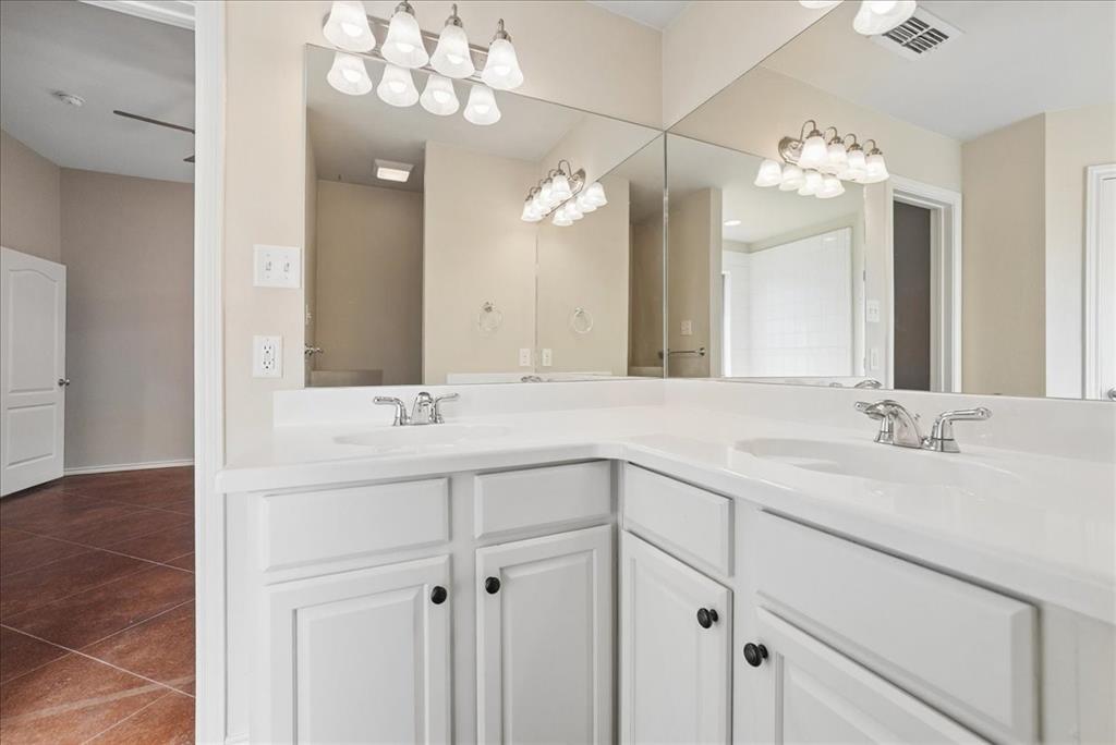 809 Rambling Court Granbury, TX 76049 - Photo 12 of 21