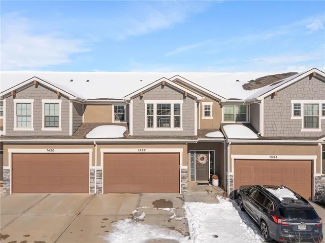 $319,000 | 7422 Grand Slam Street, Parkville, MO 64152