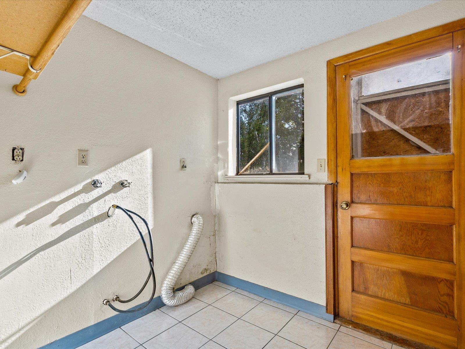 1425 19 Road Fruita, CO 81521 - Photo 35 of 42 a view of an entryway with staircase
